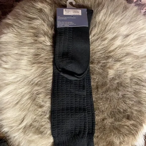 Universal Thread Socks - Picture 2 of 3